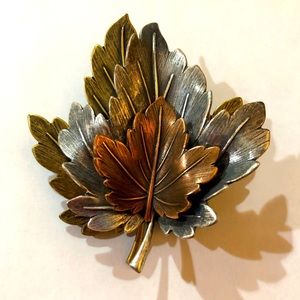 🍁 Vintage 3-Tone Maple Leaf Brooch - Gold, Silver, Copper Tone Leaves Pin